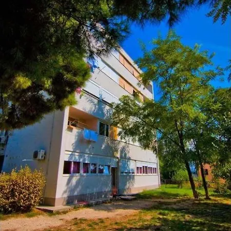 Appartement With Parking Space - 2196 *