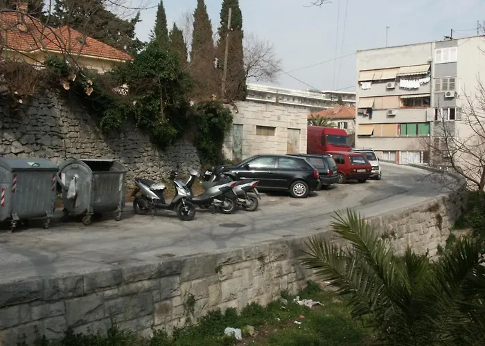 Lägenhet With Parking Space - 2196 *