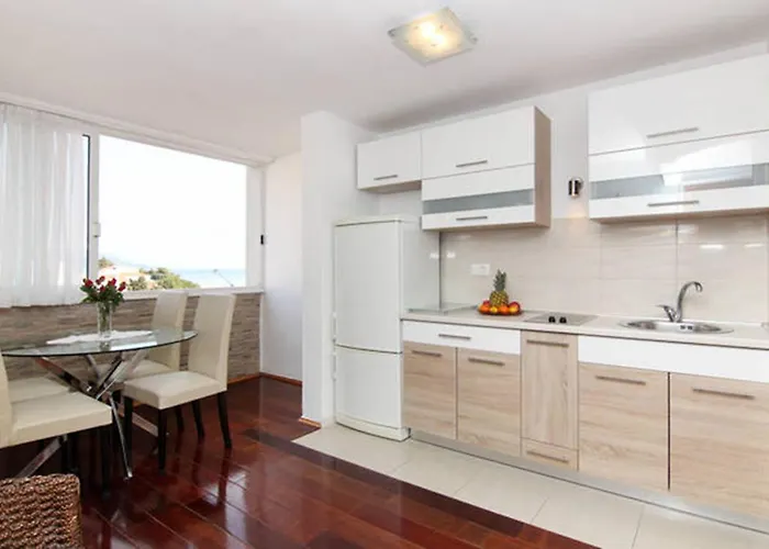 Lägenhet With Parking Space - 2196